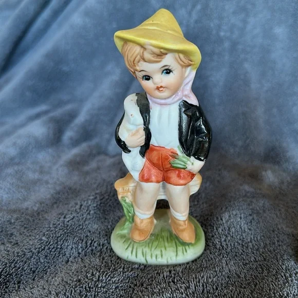 Vintage porcelain girl with basket and vintage Hummel style boy figuring. - Picture 4 of 4